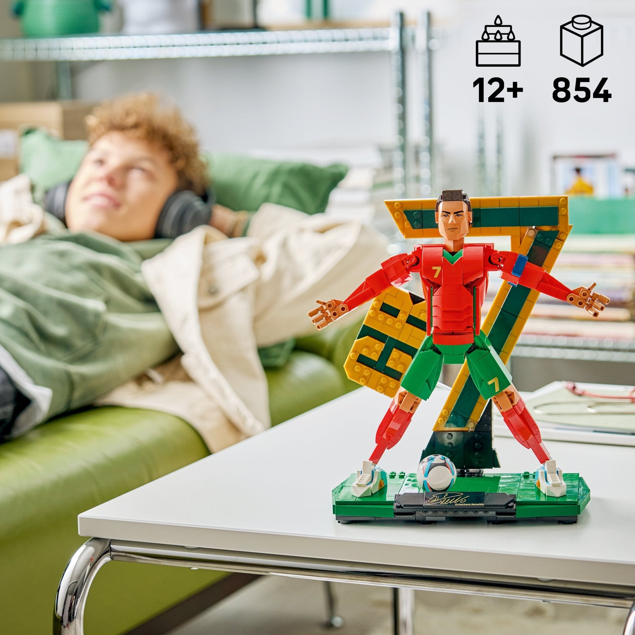 LEGO® Editions Cristiano Ronaldo – Soccer Legend 43016 Bicycle - Image 2